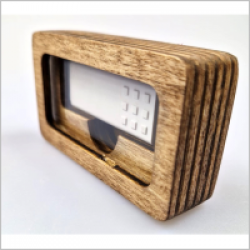 Descoperiti cutia perfecta pentru a va pastra Stick-ul USB in siguranta si elegant!<br />Aceasta cutiepentru Stick USB este ideala pentru a va proteja dispozitivul de stocare intr-un mod practic si atractiv. Puteti personaliza aceasta cutie cu numele dvs.
